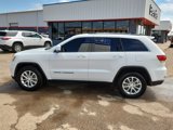 Used 2021 Jeep Grand Cherokee Laredo image 2