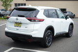 Used 2024 Nissan Rogue SV image 3