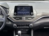 Used 2024 Nissan Altima 2.5 SV image 3