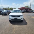 Used 2017 Jeep Grand Cherokee Limited image 3