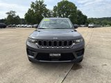 Used 2023 Jeep Grand Cherokee Laredo image 3