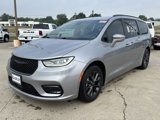 Certified 2021 Chrysler Pacifica Touring-L w/ Uconnect Theater Family Group image 3