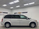Used 2010 Chrysler Town & Country Touring image 4