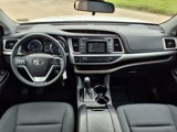Used 2019 Toyota Highlander LE image 3