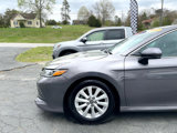 Used 2018 Toyota Camry LE image 2