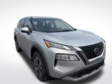 Used 2021 Nissan Rogue SV image 3
