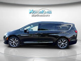 Used 2017 Chrysler Pacifica Limited image 2