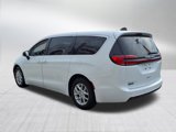 Used 2023 Chrysler Pacifica Touring-L image 6