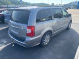 Used 2014 Chrysler Town & Country Touring image 4