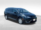Used 2020 Chrysler Pacifica Touring-L image 1