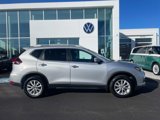 Used 2018 Nissan Rogue SV image 2