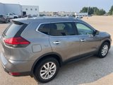 Used 2017 Nissan Rogue SV image 2