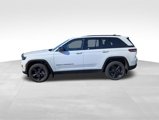 Used 2023 Jeep Grand Cherokee Altitude image 3
