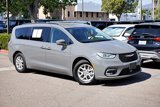 Used 2022 Chrysler Pacifica Touring-L image 3