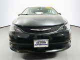 Used 2023 Chrysler Voyager LX image 2