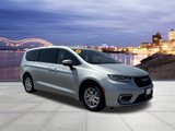Used 2023 Chrysler Pacifica Touring-L image 4