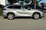 Used 2024 Toyota Highlander LE image 3