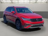 Used 2022 Volkswagen Tiguan SE w/ Panoramic Sunroof Package image 2