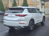 Used 2023 Mitsubishi Outlander SE image 3