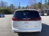 Used 2023 Chrysler Pacifica Touring-L image 4