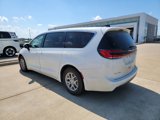 Used 2023 Chrysler Pacifica Touring-L image 5