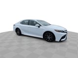 Used 2024 Toyota Camry SE image 3