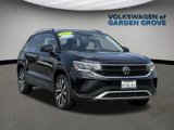 Certified 2022 Volkswagen Taos SE image 2