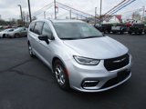 Certified 2024 Chrysler Pacifica Limited image 3