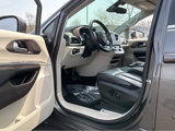 Used 2017 Chrysler Pacifica Touring-L image 2
