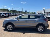 Used 2021 Nissan Rogue Sport SV image 2
