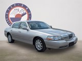 Used 2010 Lincoln Town Car Signature Limited image 2