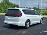Used 2022 Chrysler Pacifica Touring-L image 2