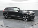 Used 2021 Volvo XC40 T5 Momentum w/ Premium Package image 3