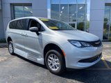 Used 2023 Chrysler Voyager LX image 4