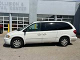 Used 2006 Chrysler Town & Country Touring w/ Leather Interior Group image 2