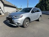 Used 2016 Mitsubishi Outlander SE image 2