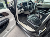 Used 2017 Chrysler Pacifica Touring-L image 5