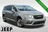 Certified 2022 Chrysler Pacifica Touring-L w/ Uconnect Theater Family Group image 1