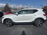 Used 2025 Volvo XC40 B5 Core image 2
