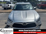 Used 2021 Toyota Highlander XLE image 3