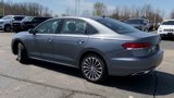 Used 2022 Volkswagen Passat 2.0T image 6