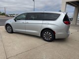 Used 2023 Chrysler Pacifica Touring-L image 2