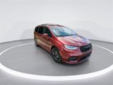 Used 2021 Chrysler Pacifica Limited w/ Uconnect Theater Family Group image 3