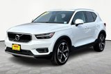 Used 2021 Volvo XC40 T5 Momentum w/ Premium Package image 2