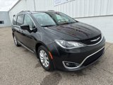 Used 2017 Chrysler Pacifica Touring-L image 2