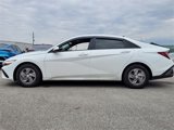 Used 2024 Hyundai Elantra SE image 3