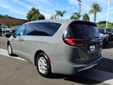 New 2025 Chrysler Pacifica Select image 3