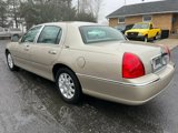 Used 2010 Lincoln Town Car Signature Limited image 5