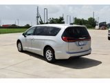 Used 2023 Chrysler Pacifica Touring-L image 5