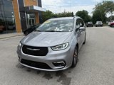 Used 2021 Chrysler Pacifica Touring-L image 2
